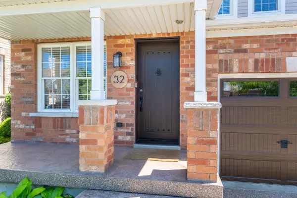 32 Bloomington DR, Cambridge, ON N1P 1J4