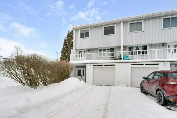 4427 Bath RD #1, Loyalist, ON K7N 1A1