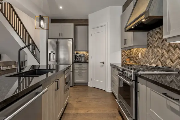 104 CLIPPERS LN, Blue Mountains, ON N0H 2P0