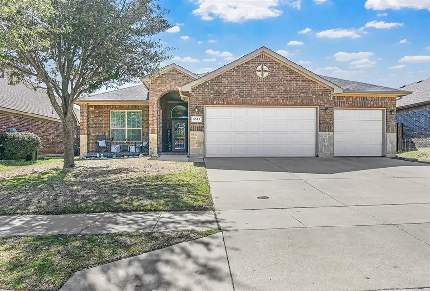 5321 Thornbush Drive, Fort Worth, TX 76179