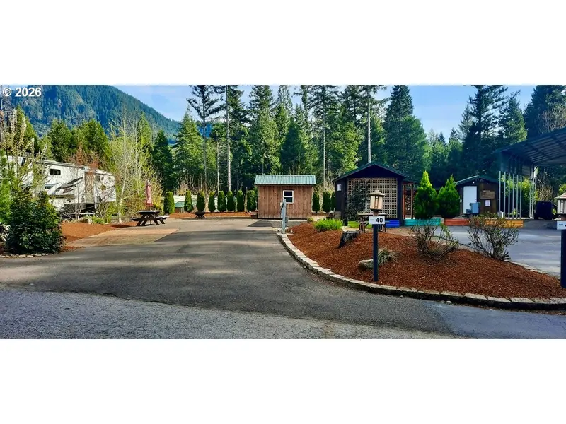 54432 MCKENZIE HWY #40, Blue River, OR 97413
