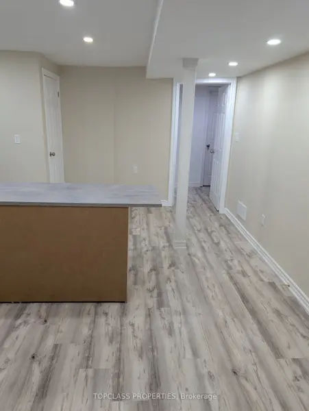 76 Samandria AVE, Whitby, ON L1R 3G5