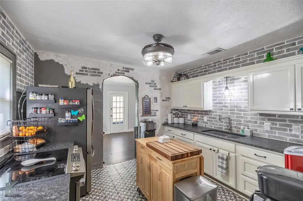 202 E Ross Street, Rising Star, TX 76471