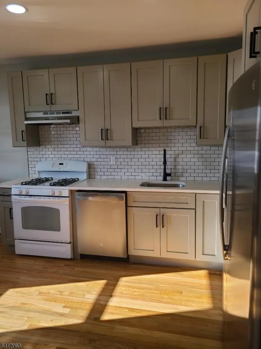 77 Shepherds Ln, Totowa Boro, NJ 07512