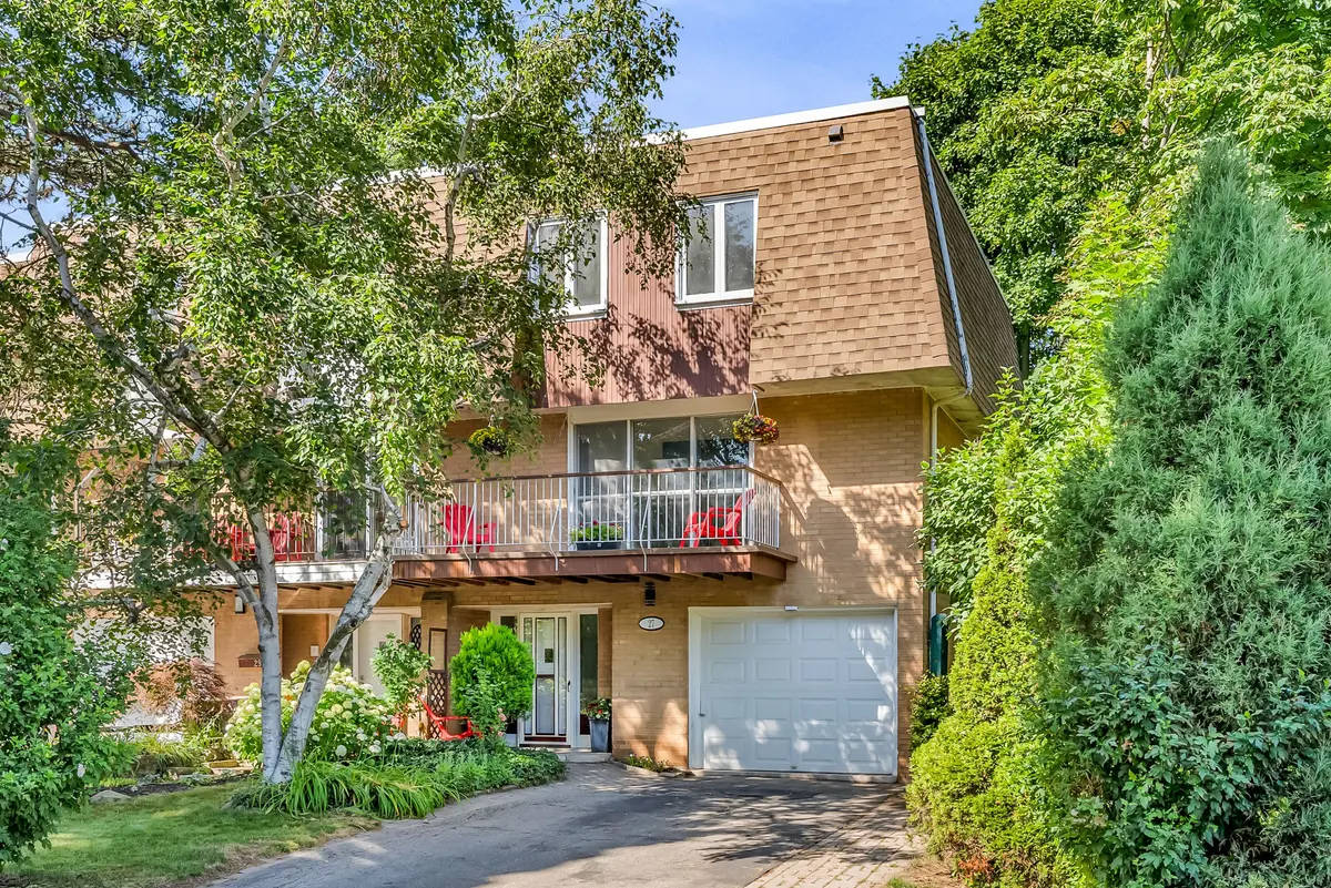 27 Tulip ST #10, Oakville, ON L6L 3V3
