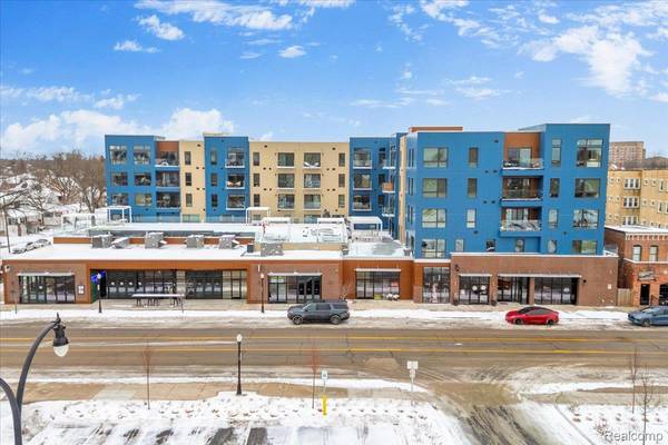 166 Oak ST #PH6, Wyandotte, MI 48192