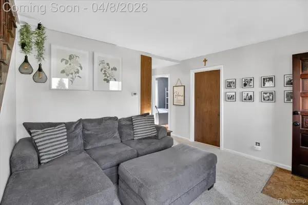 19134 Angling ST, Livonia, MI 48152