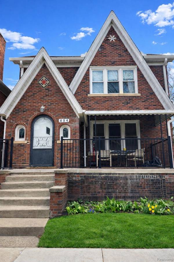 884 Beaconsfield AVE #2, Grosse Pointe Park, MI 48230