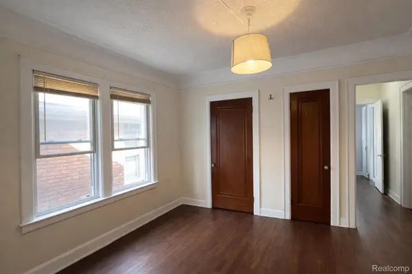 884 Beaconsfield AVE #2, Grosse Pointe Park, MI 48230