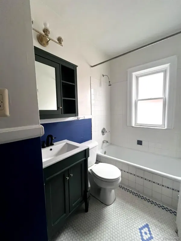 884 Beaconsfield AVE #2, Grosse Pointe Park, MI 48230