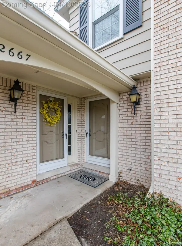 2669 Williamsburg CIR, Auburn Hills, MI 48326