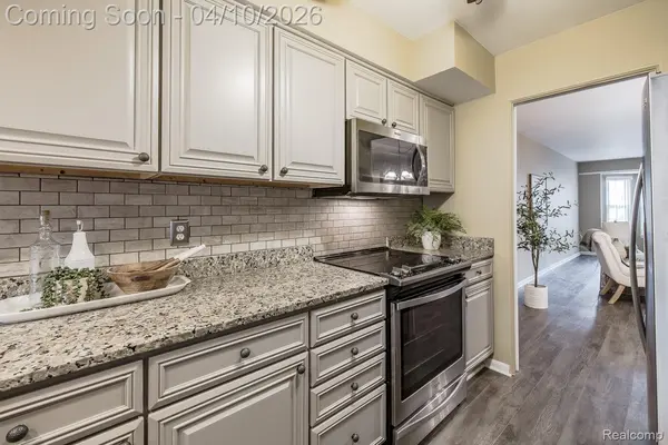 2669 Williamsburg CIR, Auburn Hills, MI 48326