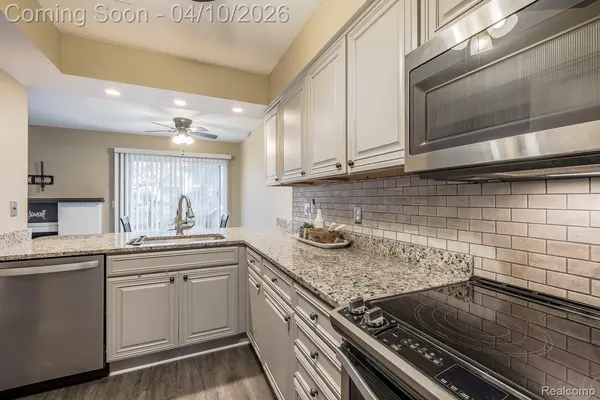 2669 Williamsburg CIR, Auburn Hills, MI 48326