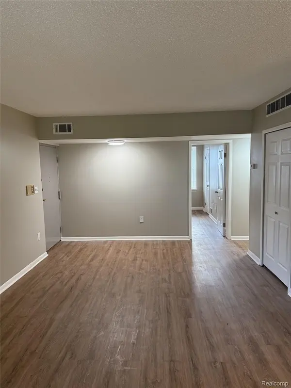 33023 Fargo ST, Livonia, MI 48152