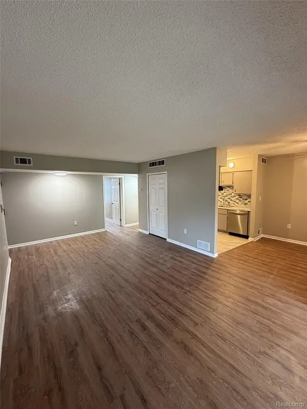 33023 Fargo ST, Livonia, MI 48152