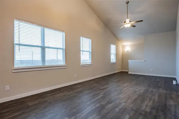 655 Wheatfield Drive, Venus, TX 76084