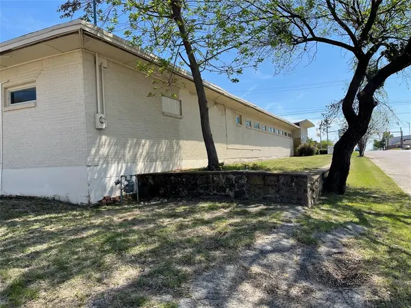 1306 13th Street, Bridgeport, TX 76426