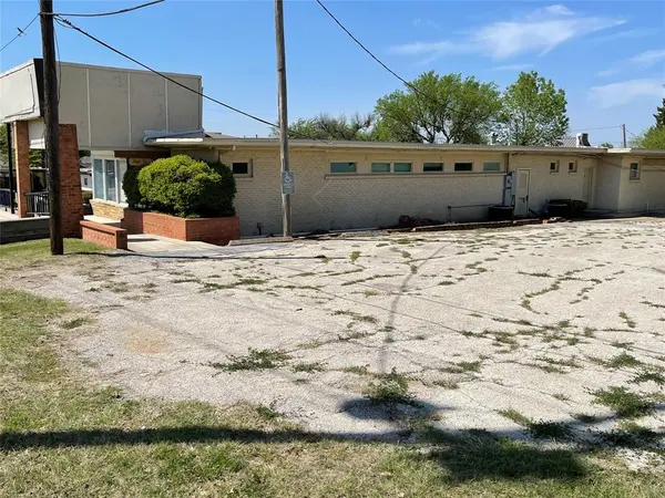 1306 13th Street, Bridgeport, TX 76426