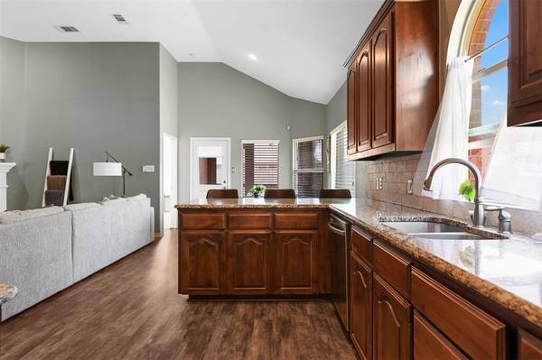 5321 Thornbush Drive, Fort Worth, TX 76179