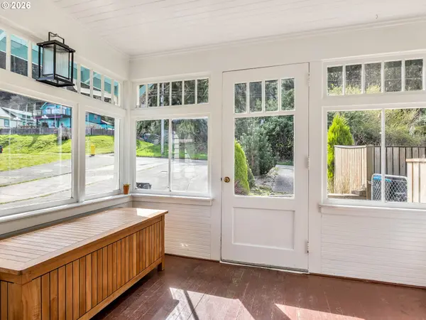 3586 IRVING AVE, Astoria, OR 97103