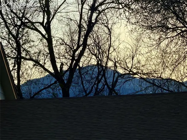 1527 Nokomis DR, Colorado Springs, CO 80915