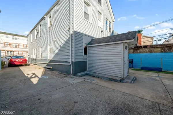 113 2nd St, Elizabeth City, NJ 07206