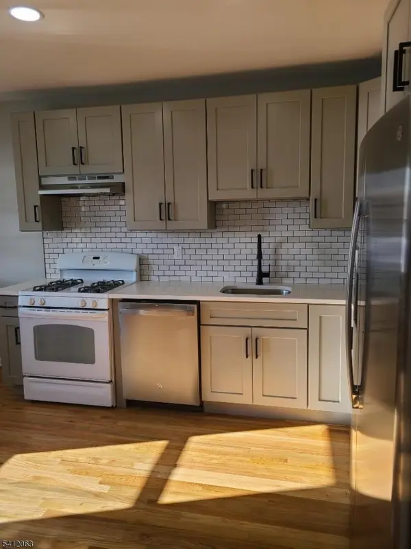 77 Shepherds Ln, Totowa Boro, NJ 07512