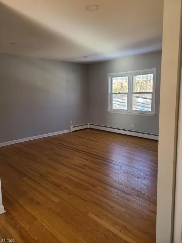 77 Shepherds Ln, Totowa Boro, NJ 07512