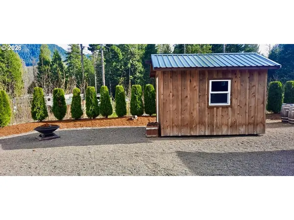 54432 MCKENZIE HWY #40, Blue River, OR 97413