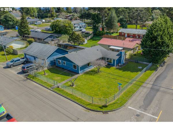 2713 OAK ST, North Bend, OR 97459