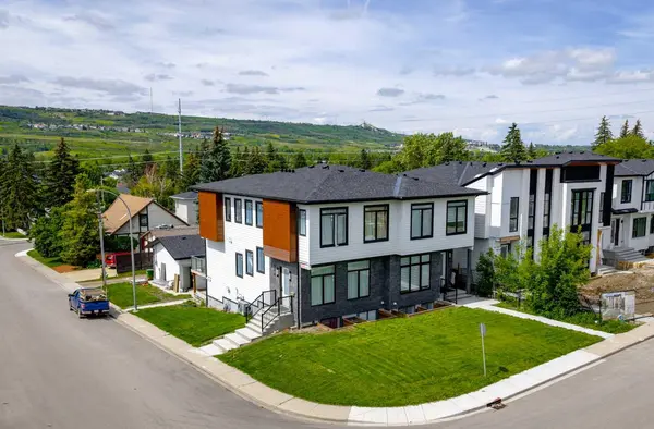 5003 21 AVE NW, Calgary, AB T3B 0X3