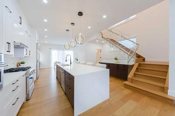 5003 21 AVE NW, Calgary, AB T3B 0X3