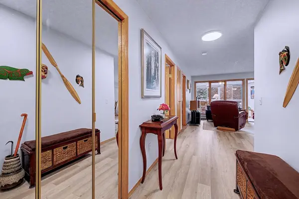 7239 Sierra Morena BLVD SW #106, Calgary, AB T3H 3L7