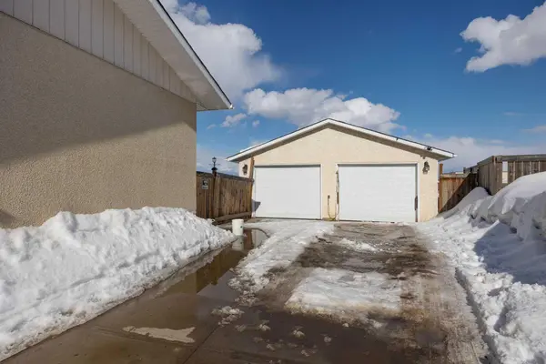 185 Sitka DR, Fort Mcmurray, AB T9H 3C1