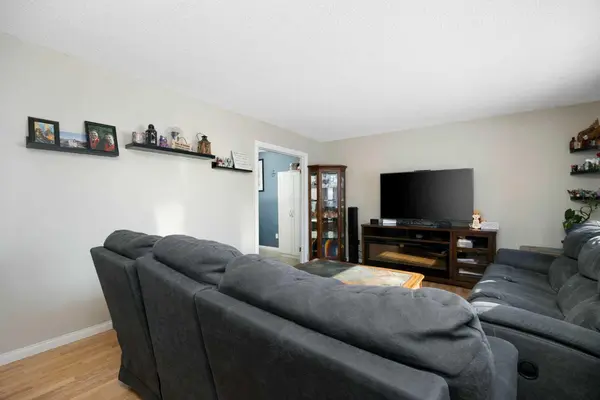 185 Sitka DR, Fort Mcmurray, AB T9H 3C1