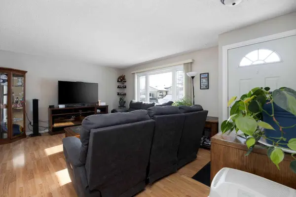 185 Sitka DR, Fort Mcmurray, AB T9H 3C1