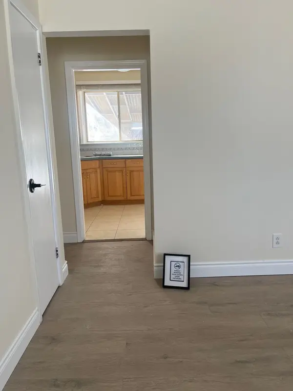 1298 Minden ST #Main, Oshawa, ON L1J 3R4