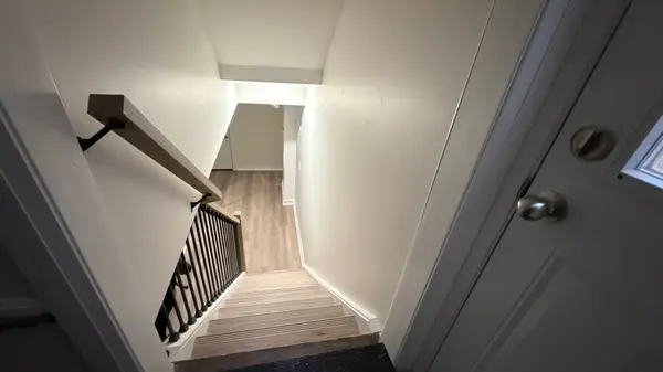 38 St Ives CRES #Bsmt, Whitby, ON L1P 0C5