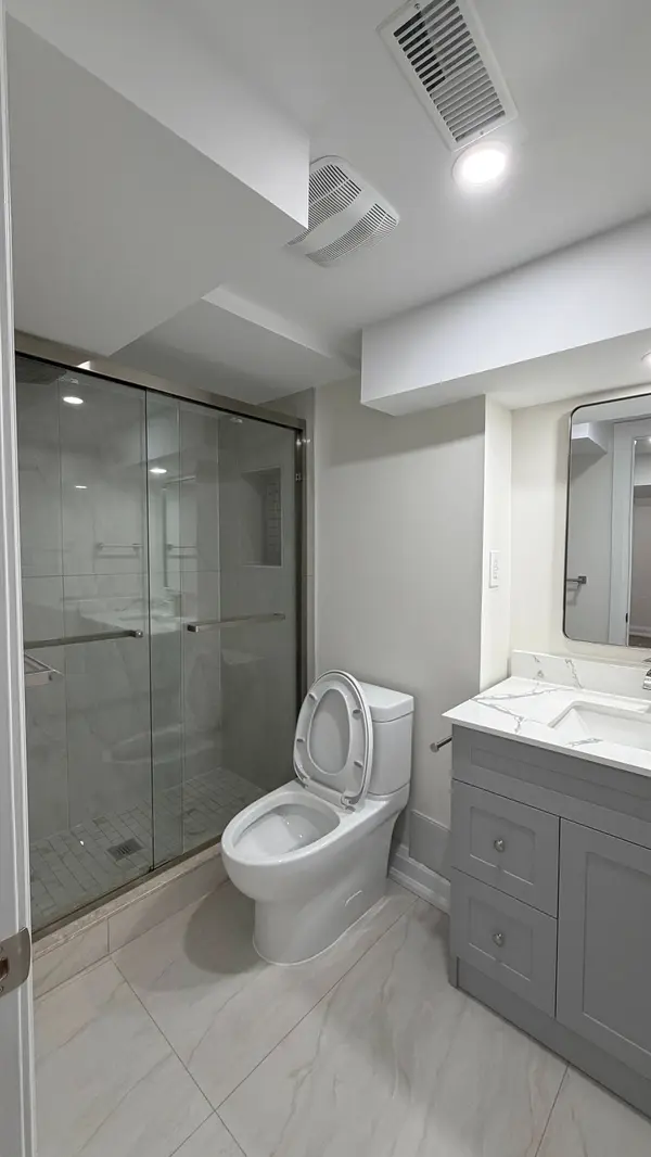 38 St Ives CRES #Bsmt, Whitby, ON L1P 0C5