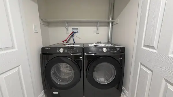 38 St Ives CRES #Bsmt, Whitby, ON L1P 0C5