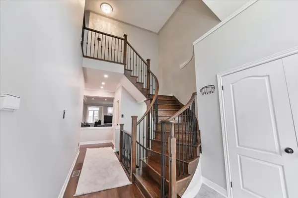 170 Ascalon DR, Vaughan, ON L6A 0M8