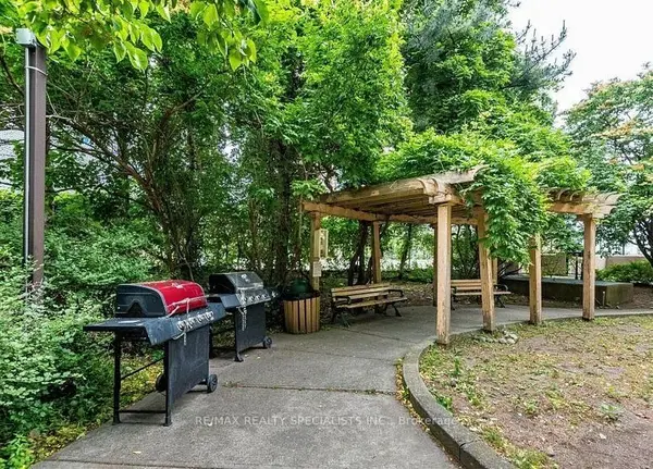 135 Hillcrest AVE #611, Mississauga, ON L5B 4B1