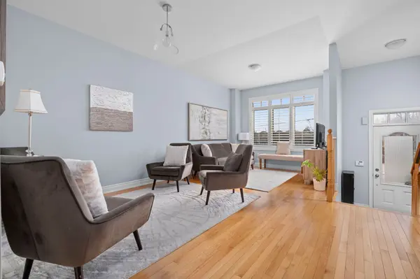 21 Ypres RD, Toronto W03, ON M6M 1N9