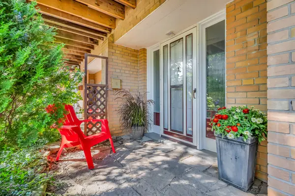 27 Tulip ST #10, Oakville, ON L6L 3V3
