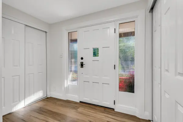 27 Tulip ST #10, Oakville, ON L6L 3V3