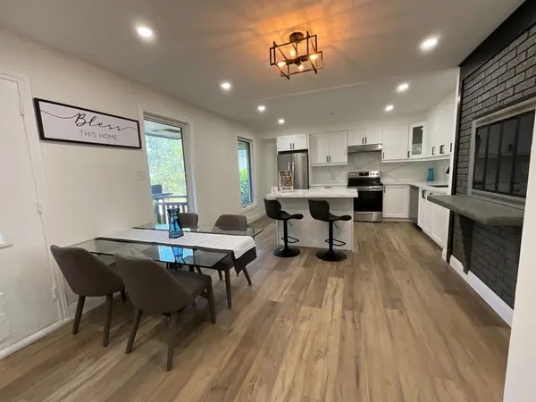 27 Tulip ST #10, Oakville, ON L6L 3V3