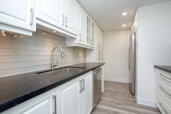 320 Dixon RD #1511, Toronto W09, ON M9R 1S8