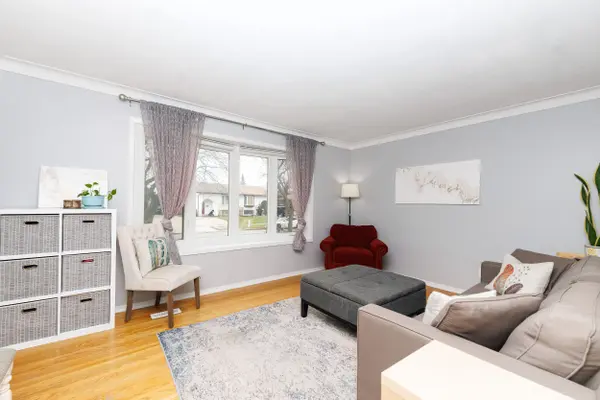 5915 FRONTENAC ST N, Niagara Falls, ON L2G 3B1