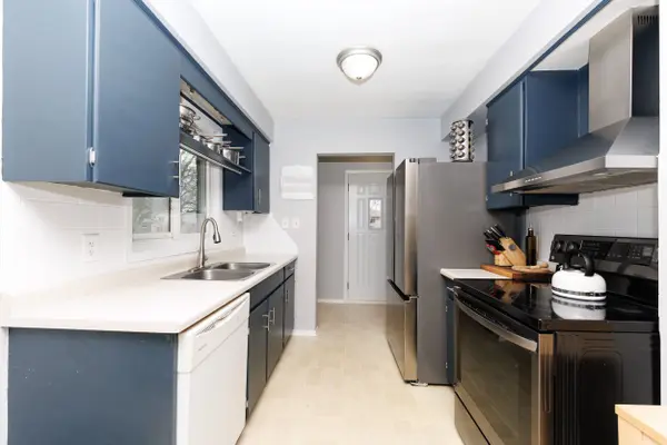 5915 FRONTENAC ST N, Niagara Falls, ON L2G 3B1