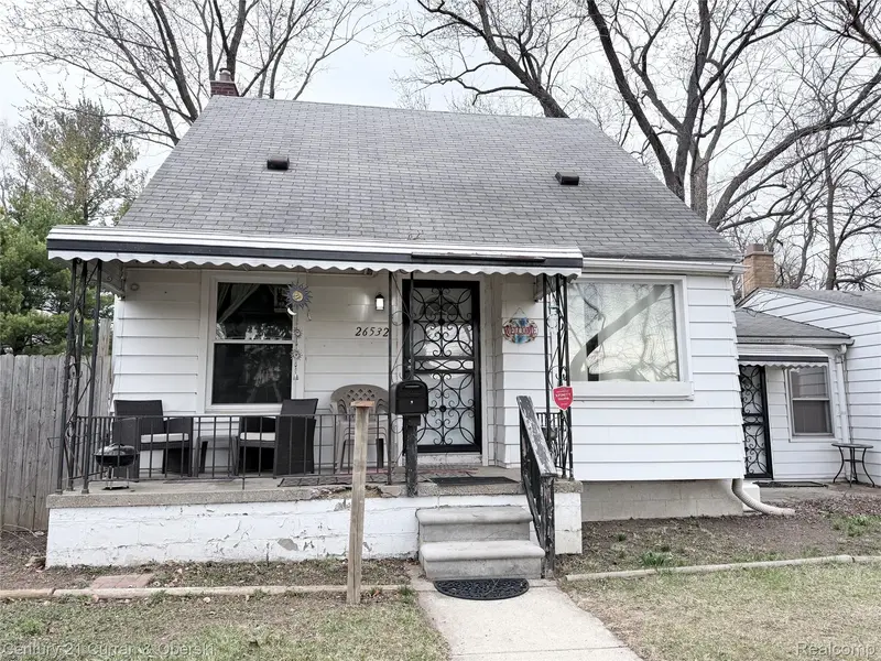 26532 Powers AVE, Dearborn Heights, MI 48125